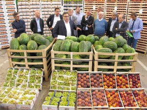 Il presidente del Consiglio regionale del Veneto, Valdo Ruffato, tra i bancali del MAAP di Padova con diversi rappresentanti del mondo agroalimentare Veneto e Friulano