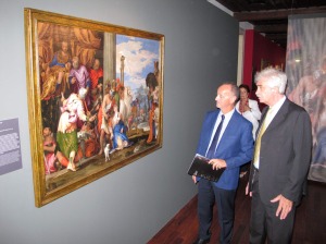 Marino Zorzato a sinistra vicino al quadro del Veronese. Accanto a lui il direttore dei Musei civici padovani Davide Banzato.