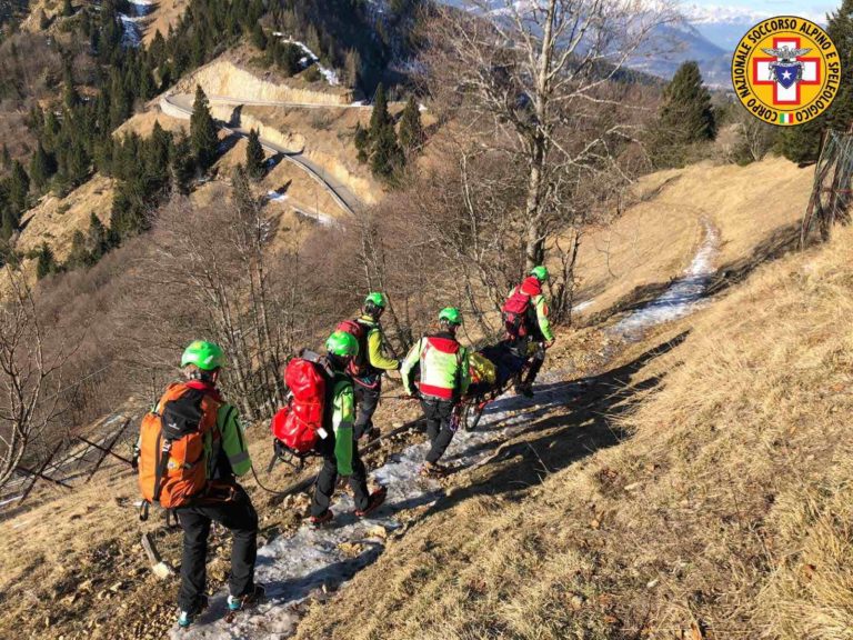 Frattura alla caviglia per un escursionista da Tonezza al passo della Vena