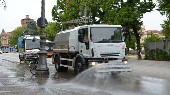 Un plauso ai Comuni che puliscono e disinfettano le strade (ma non sanificano)