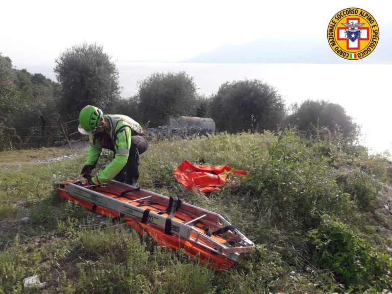 Il Soccorso Alpino interviene anche sui rilievi del Garda: recupero escursionista infortunato