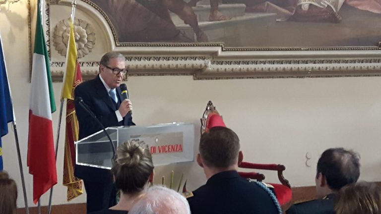 L’ex sindaco Enrico Hullweck aggredito e malmenato per rapina