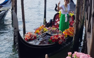 A Venezia la gondola fiorita per sostenere il florovivaismo