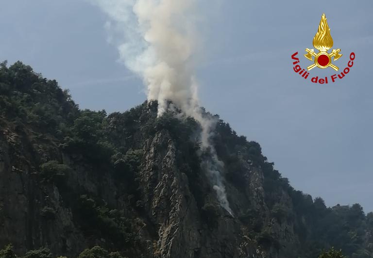 Incendio di bosco a Rocca Pendice sugli Euganei