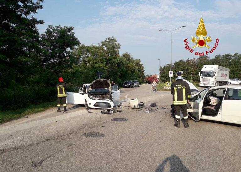 Scontro tra due auto sulla Postumia a Cittadella: due ferite