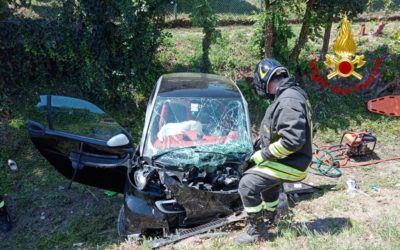 A Salzano due auto si scontrano: due donne ferite, un illeso [FOTO]