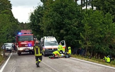 Auto fuori strada tra Cesuna e Canove di Roana: tre anziani feriti