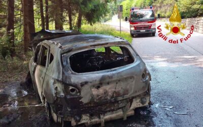 Auto a fuoco nel Bassanese: nessun ferito