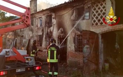 A Canda (Rovigo) incendio in casolare disabitato [VIDEO]