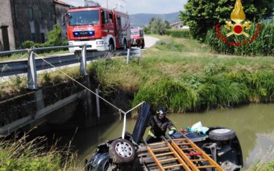 Auto in canale, 75enne miracolata: solo mezzo metro d’acqua