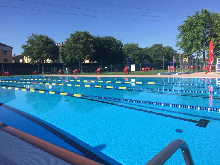 Furto alle piscine: nei guai baby gang