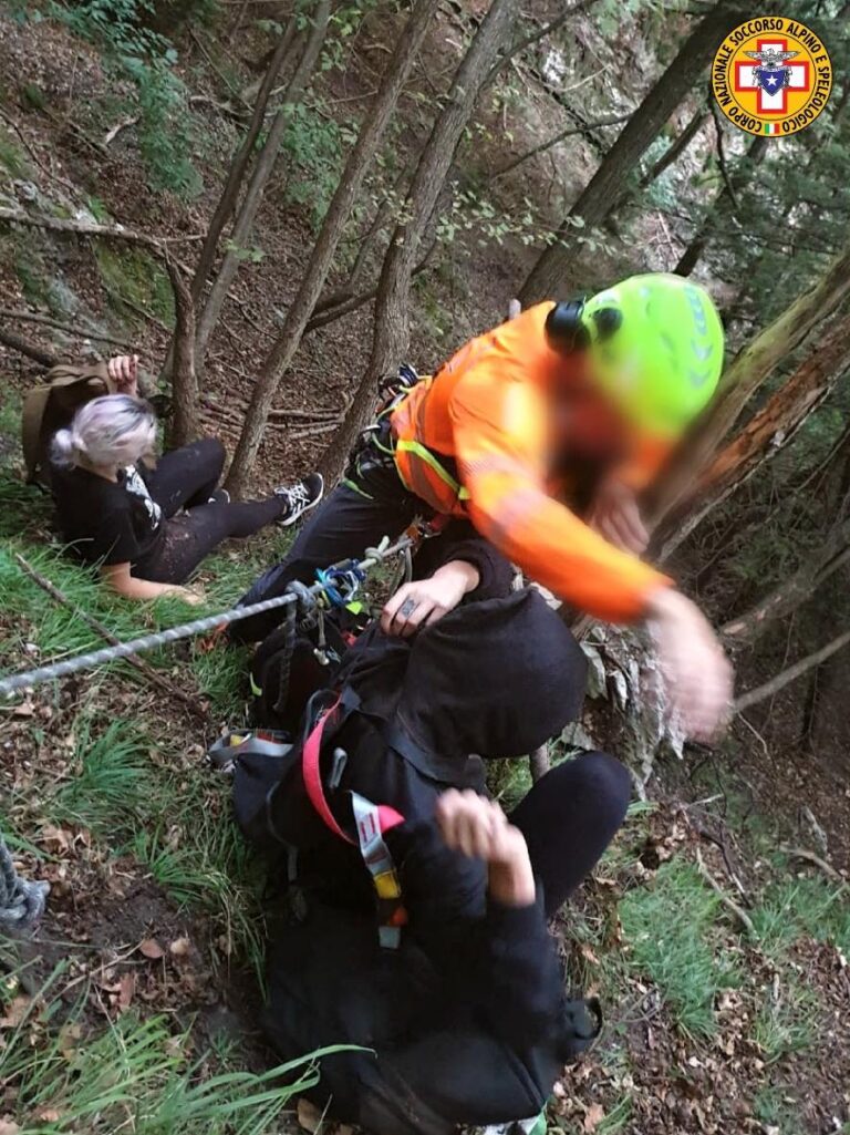 Recuperati nella notte quattro giovani bloccati sul Grappa