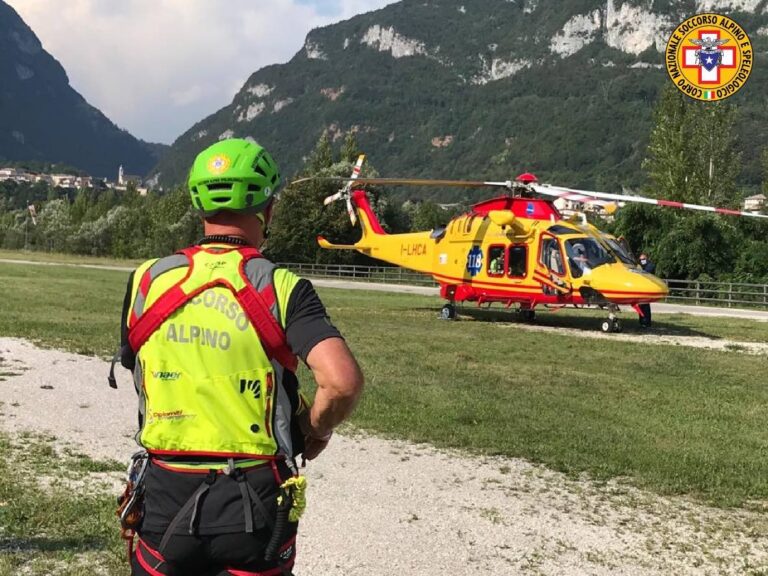 Sulle Dolomiti recuperi in parete e ad alta quota con l’elicottero
