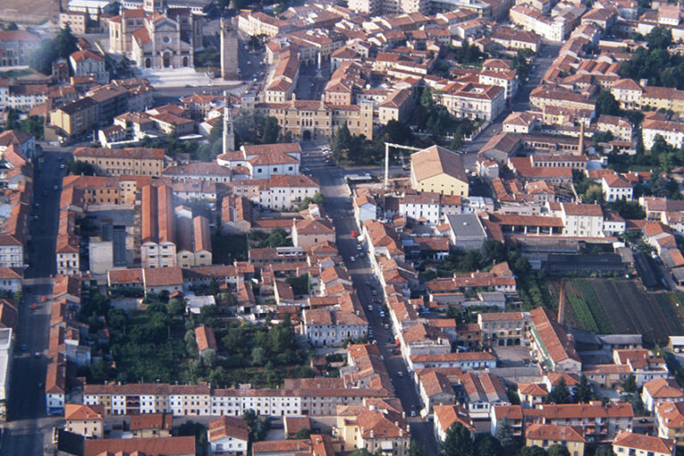 “Sono un carabiniere in borghese”, così rubava alle anziane sole: preso dall’Arma