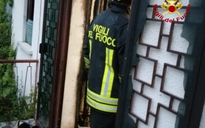 Caldo africano: condizionatore in fiamme, un ferito