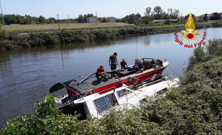 Coppia salvata da naufragio… in canale