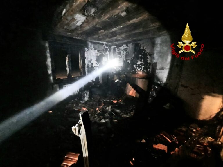 In fiamme gli uffici della Co.Im.Po, dove morirono 4 operai