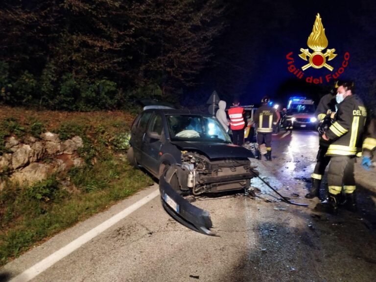 Incidente frontale tra auto: tre feriti a Zovencedo