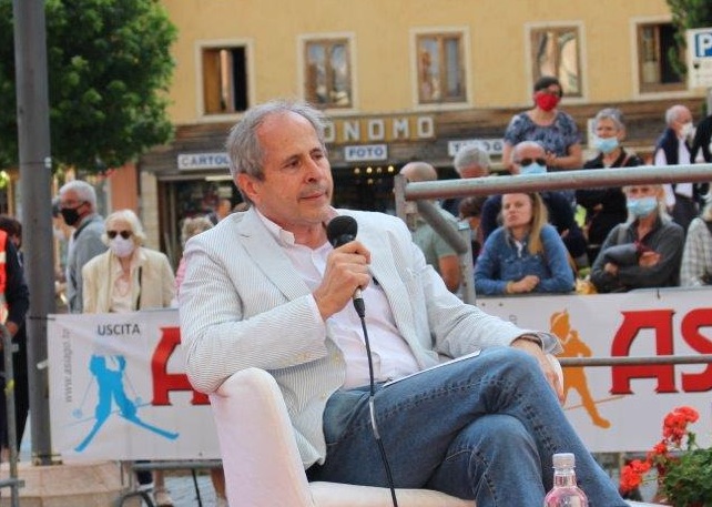 Crisanti: “A scuola ci vogliono le mascherine”