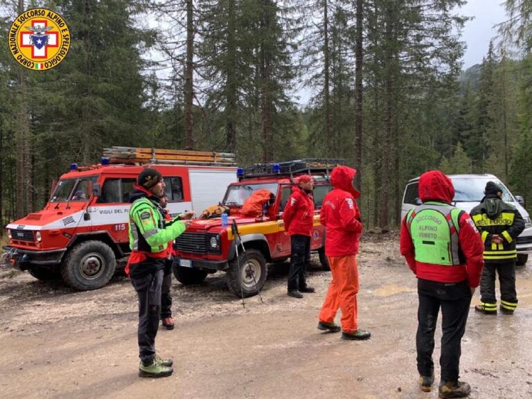 Ricerche a Cortina/2 – Trovato zaino e bastone da funghi