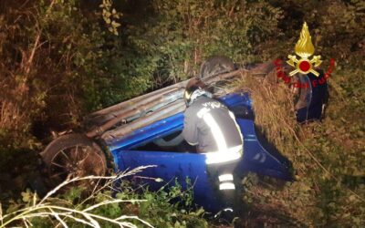 Auto nella scarpata a Ponte nelle Alpi: un ferito