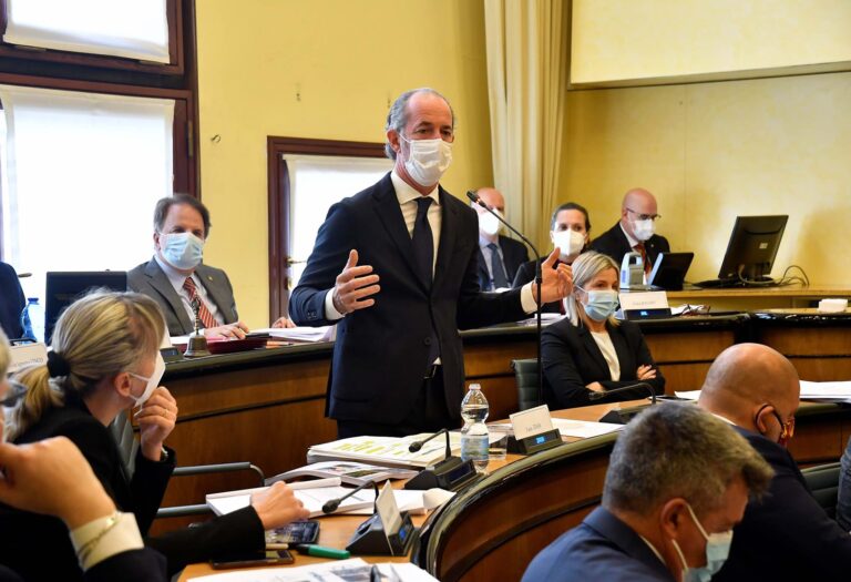 Covid-19 – Zaia in Consiglio Veneto: disponibili 1016 terapie intensive e scorte per 8 mesi