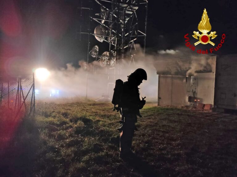 A fuoco locali di servizio dei ripetitori sul Caina a Rubbio