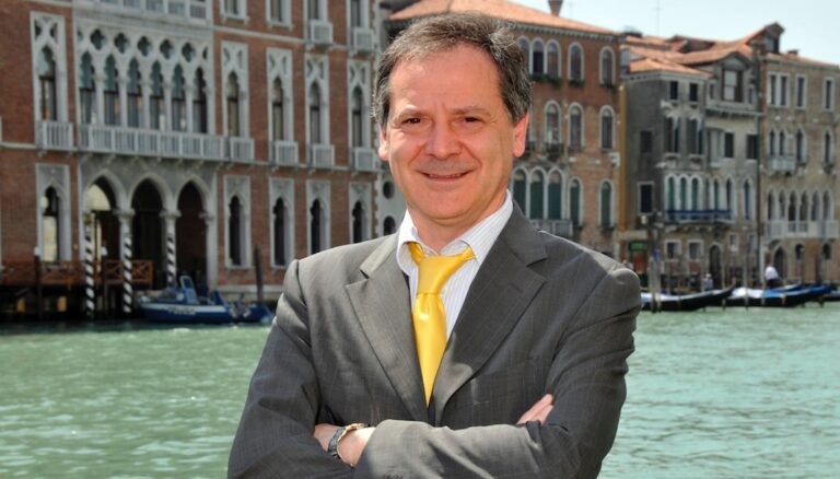 Consiglio Veneto: oggi Ciambetti ha ricordato un anno di pandemia e l’impegno di Claudio Sinigaglia