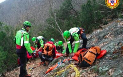 Soccorsi ciclisti sugli Euganei: una gamba rotta e una spalla contusa