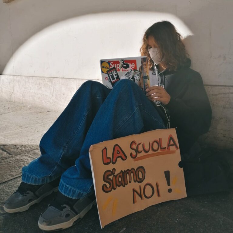 Flashmob davanti a 10 licei del Veneto: gli studenti vogliono andare a scuola!