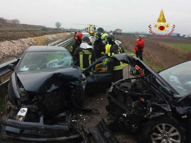 Frontale tra auto: un morto e un ferito a Belfiore