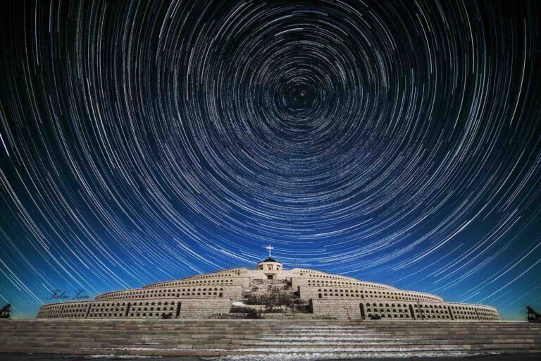 Il cielo infinito di Fabio Zen sopra il sacrario di Cima Grappa