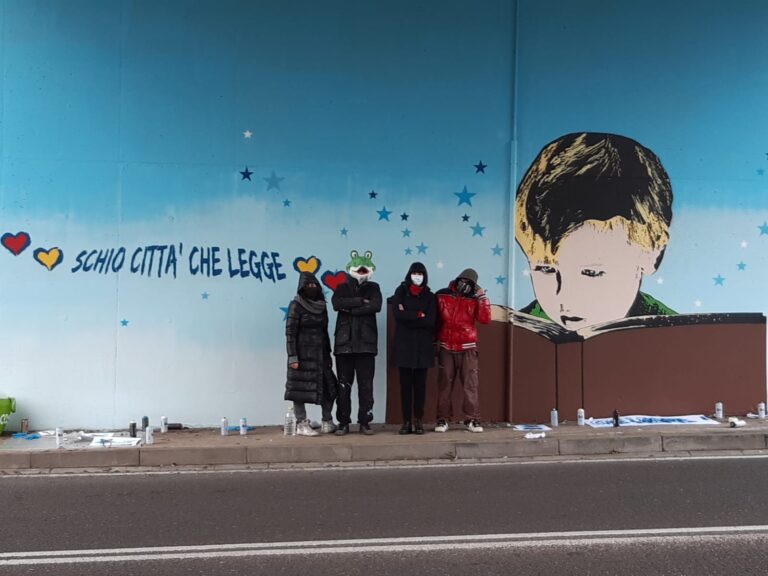 Schio valorizza la street art: Evyrein e Shife invitano a leggere grazie all’assessore Corzato