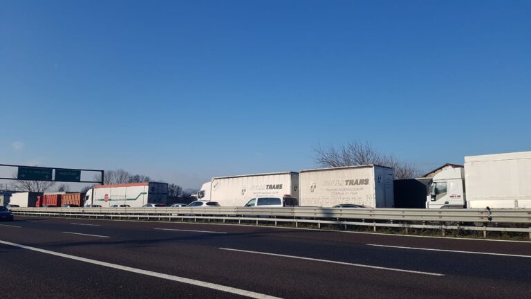 Ore 10:50 – A4 “bloccata” a Montecchio Maggiore verso Milano: incidente prima di Montebello