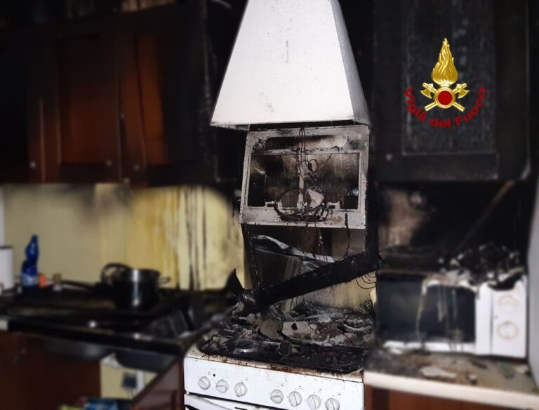 A Malo i pompieri salvano la vita a un 30enne intossicato nell’incendio di casa sua
