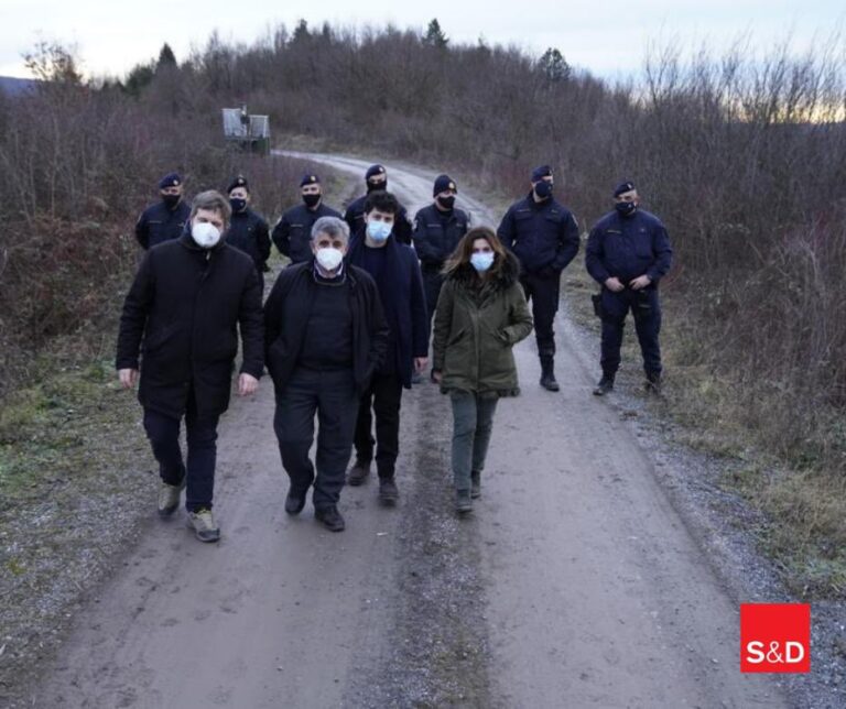 Eurodeputati PD in Croazia  dalla parte dei profughi: la Polizia li blocca – Con loro anche Alessandra Moretti