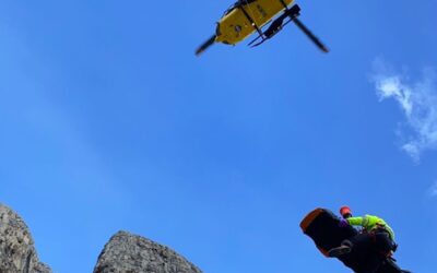 Alpinista tedesco precipita sotto la Torre Piccola di Falzarego: è grave