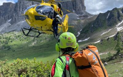 Soccorso escursionista caduto in un ghiaione sopra al passo Giau