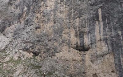 Volo di 20 metri sulla Marmolada: imbarellato in parete
