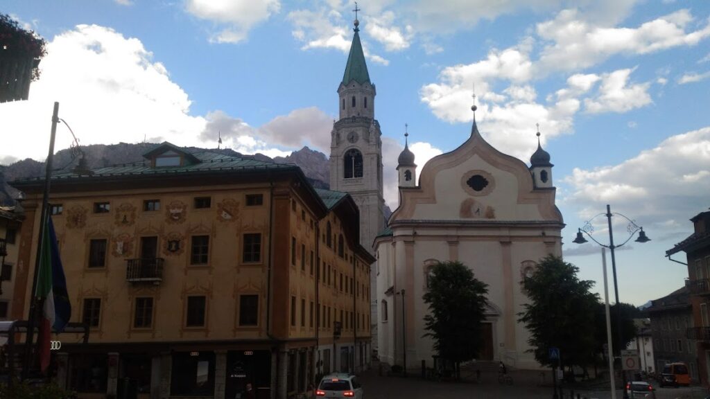 tramonto piazza chiesa cortina d'ampezzo