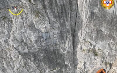 Si incastrano le corde tra le rocce e due alpinisti vengono recuperati in Marmolada